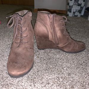 ZIP UP ANKLE BOOTIES